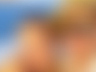 Luana Piovani curte Ibiza com amigos e divide quarto com patinador