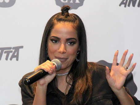 Anitta desmente acusação sobre uso de cocaína: 'Calúnia absurda'