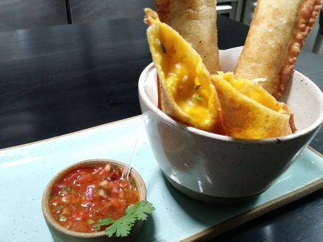 Após sucesso com pastel de rabada com agrião, Kino Bar, no Leblon, lança novos sabores do petisco