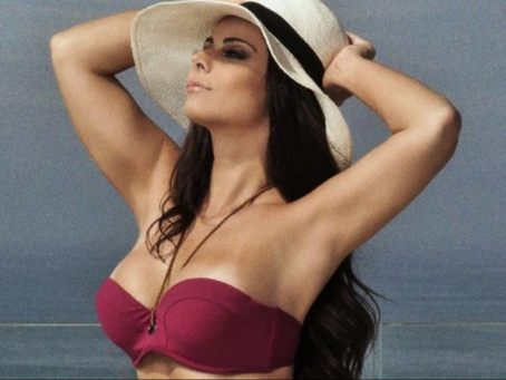 Vivi Araújo mostra a barriga sequinha, em foto de biquíni no inverno