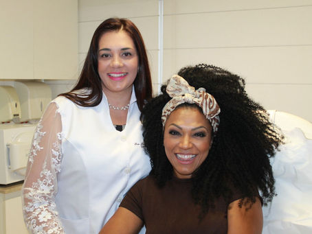 Após ser intitulada "Rainha do Bem", Simone Sampaio aproveita folga para cuidar do corpo