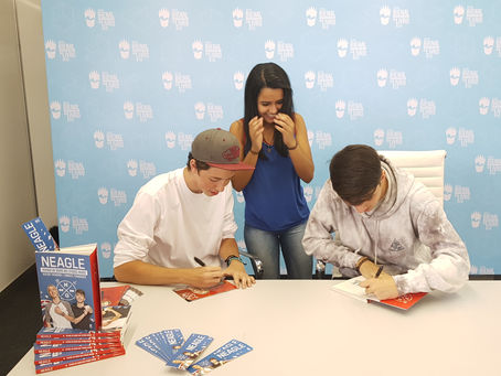 NEAGLE – fenômeno de popularidade no YouTude, atraem milhares de fãs na Bienal