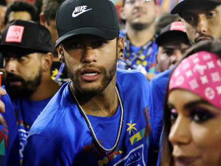 Vídeo mostra beijo entre Anitta e Neymar em camarote do carnaval
