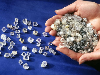 ALROSA SENTETİK ELMAS ÜRETİMİNİ Mİ DÜŞÜNÜYOR?