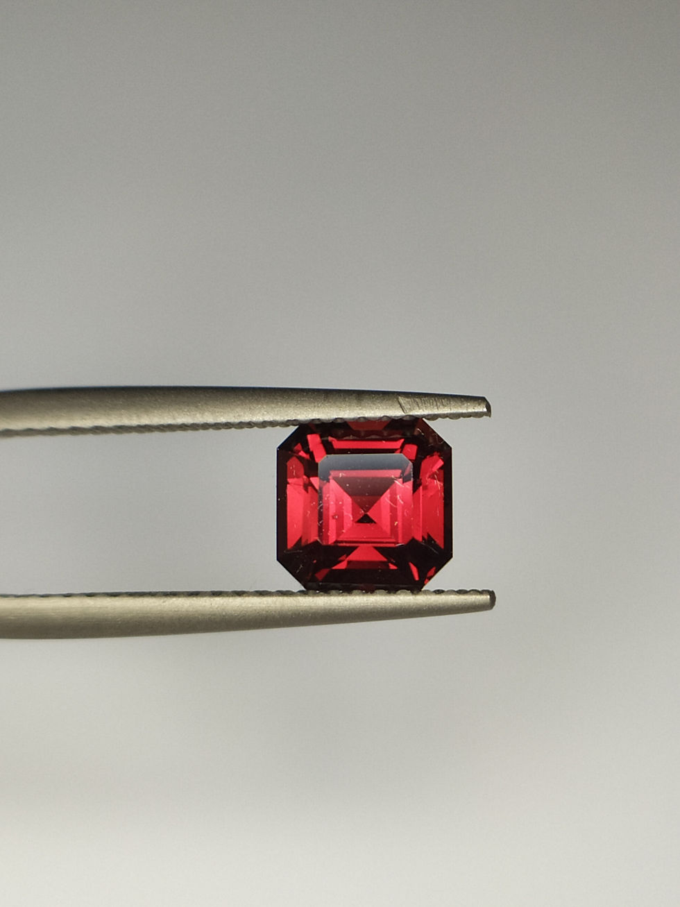 Rhodolite garnet 1,8 ct