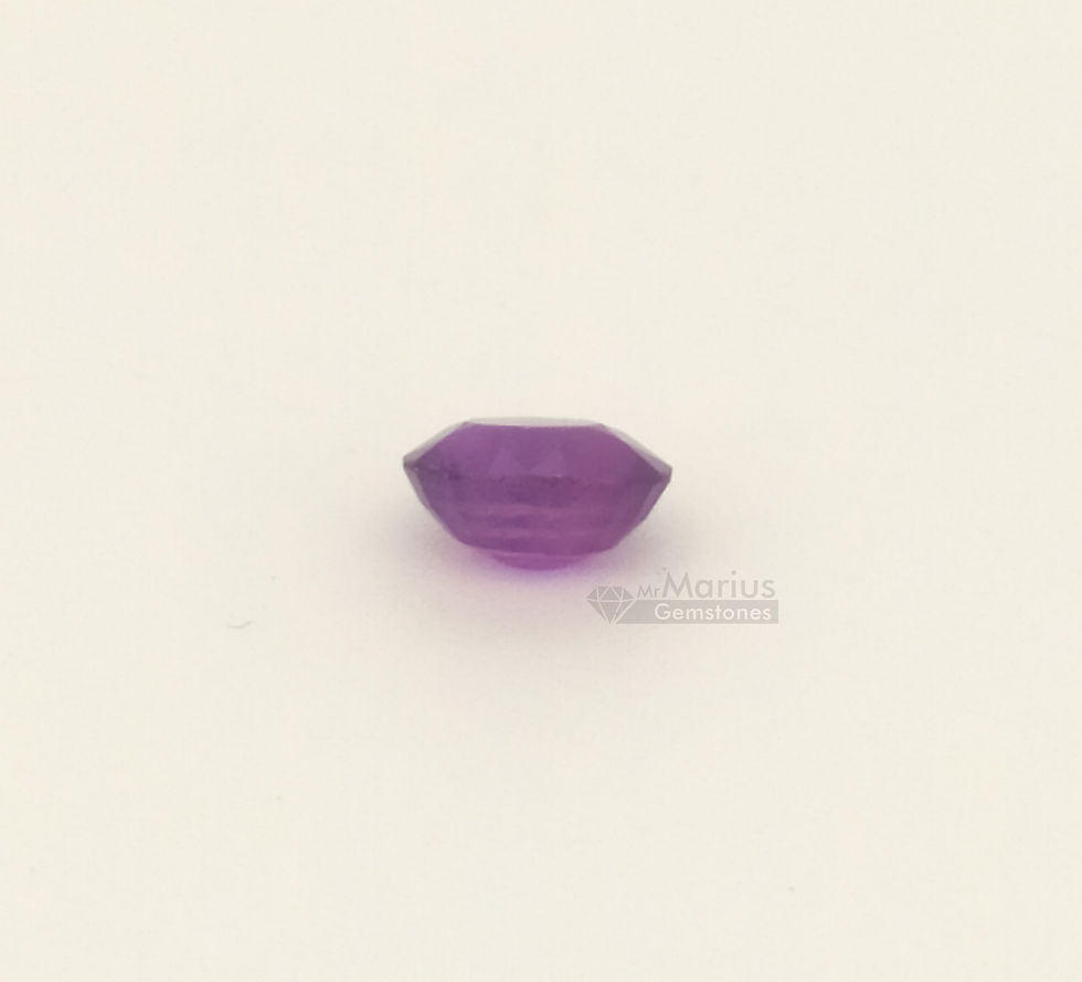 Purple unheated orchid sapphire 0,81 ct. side view.