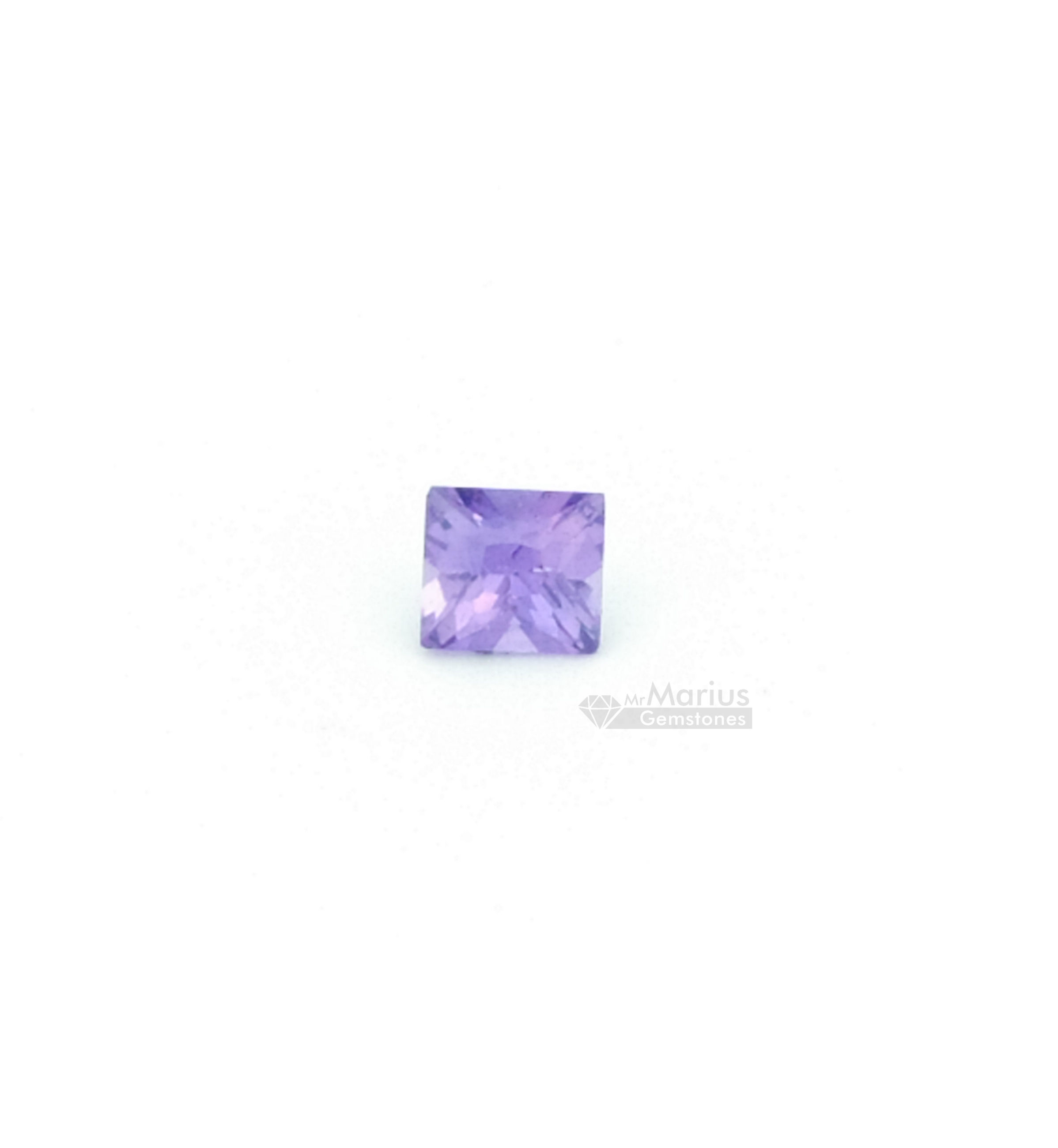 Violet lavender unheated sapphire 0,20 ct. Square cut.