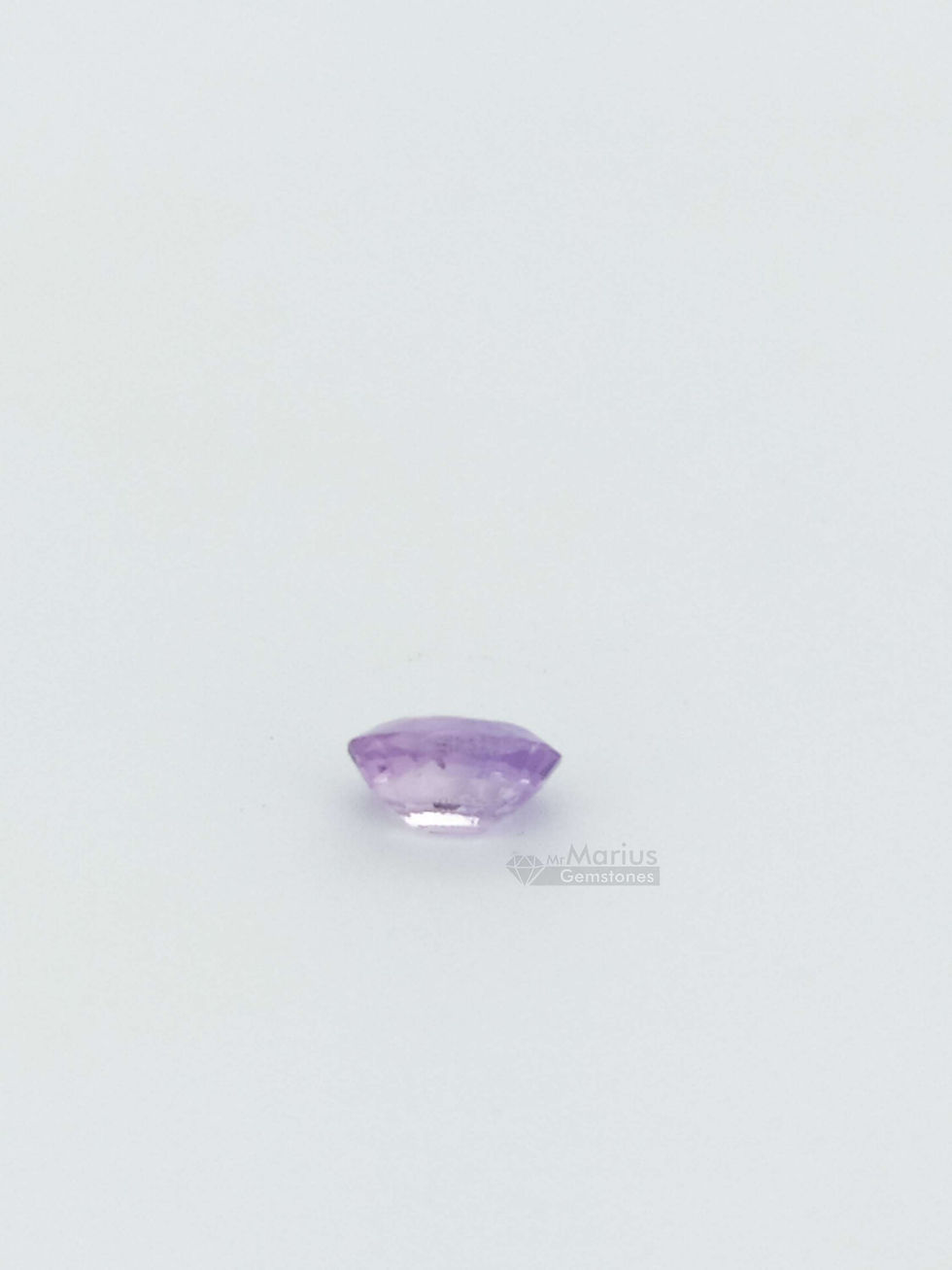 Light purple unheated sapphire 0,52 ct. side view.