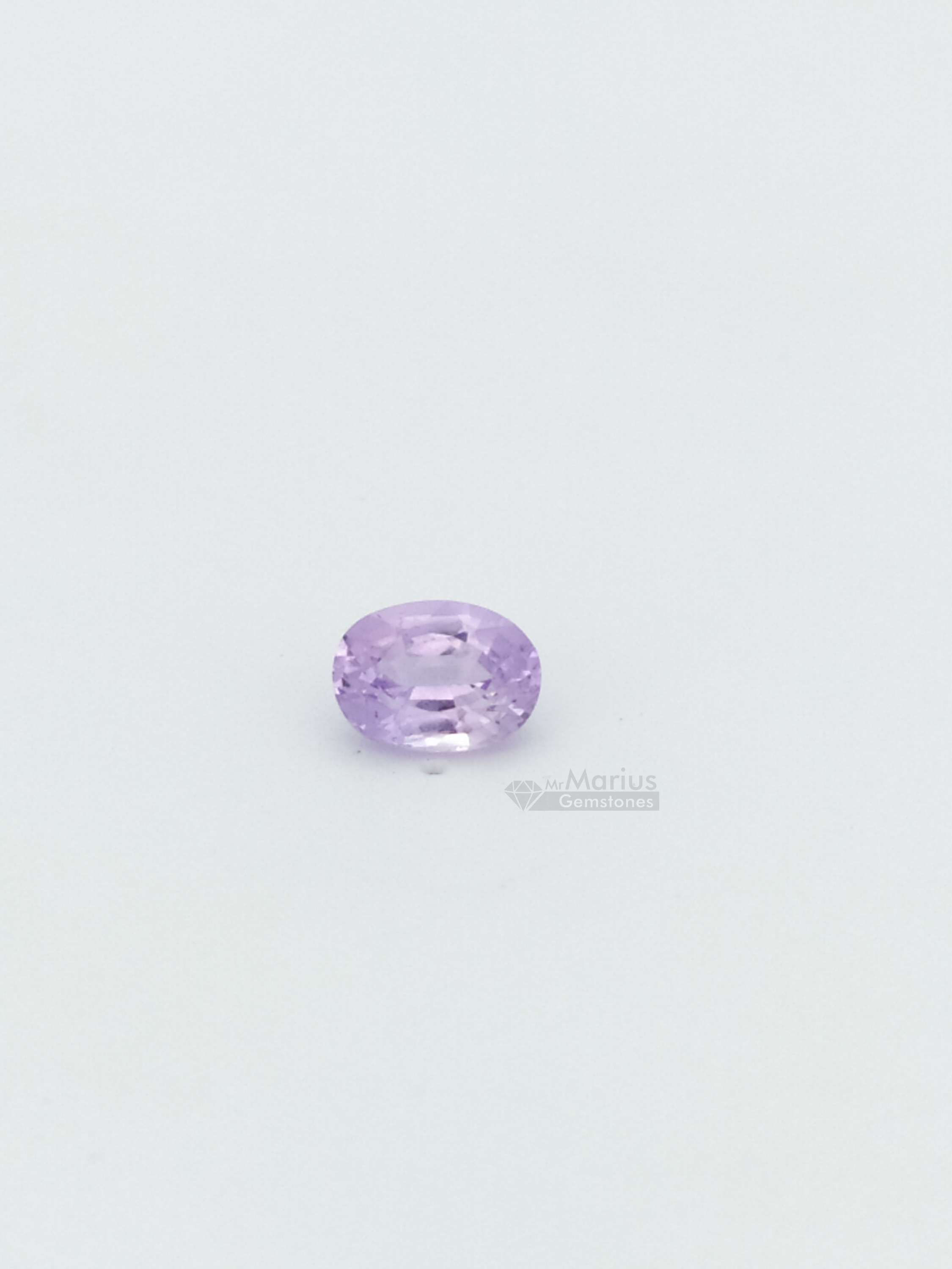 Light purple unheated sapphire 0,52 ct.