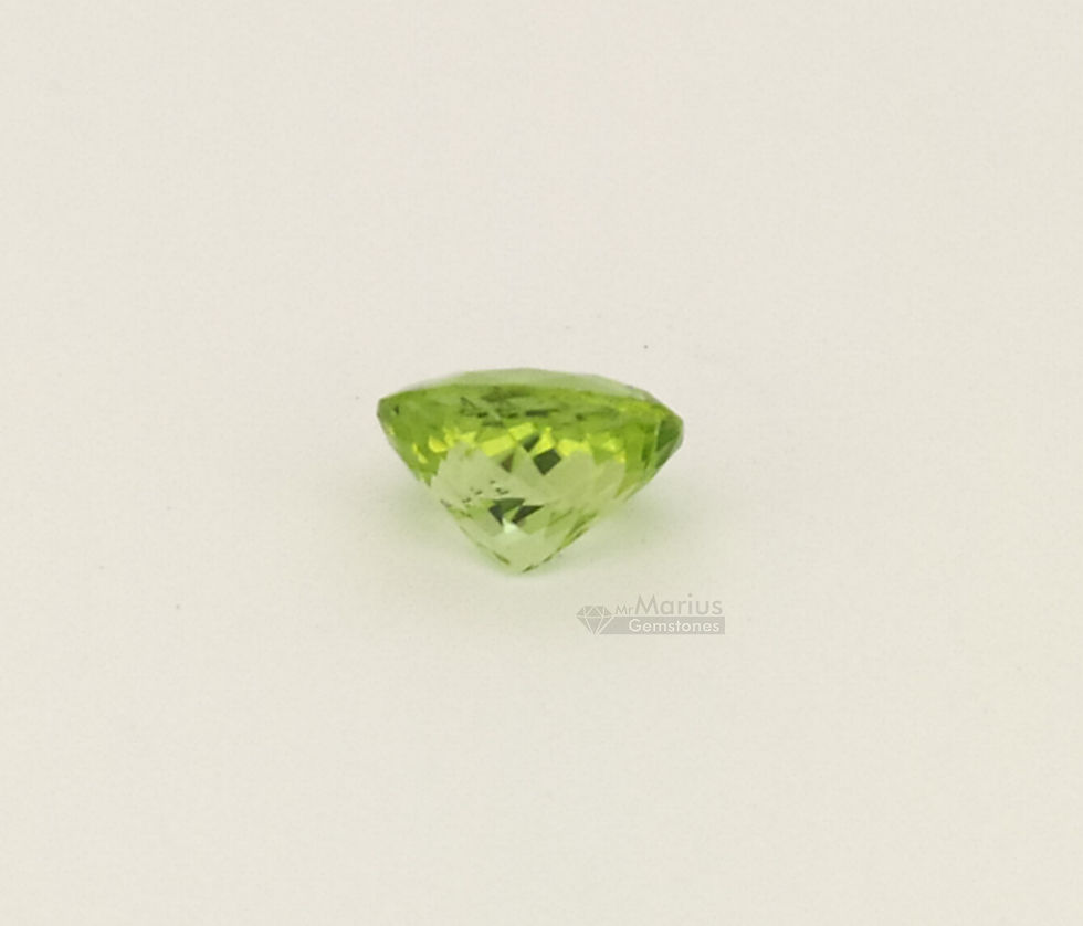 Thumbnail: Norwegian peridot 0,95 ct. Side view.