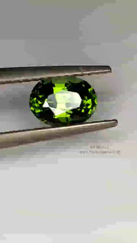 Thumbnail: Stunning green zircon. 1,26 carat. Oval cut,