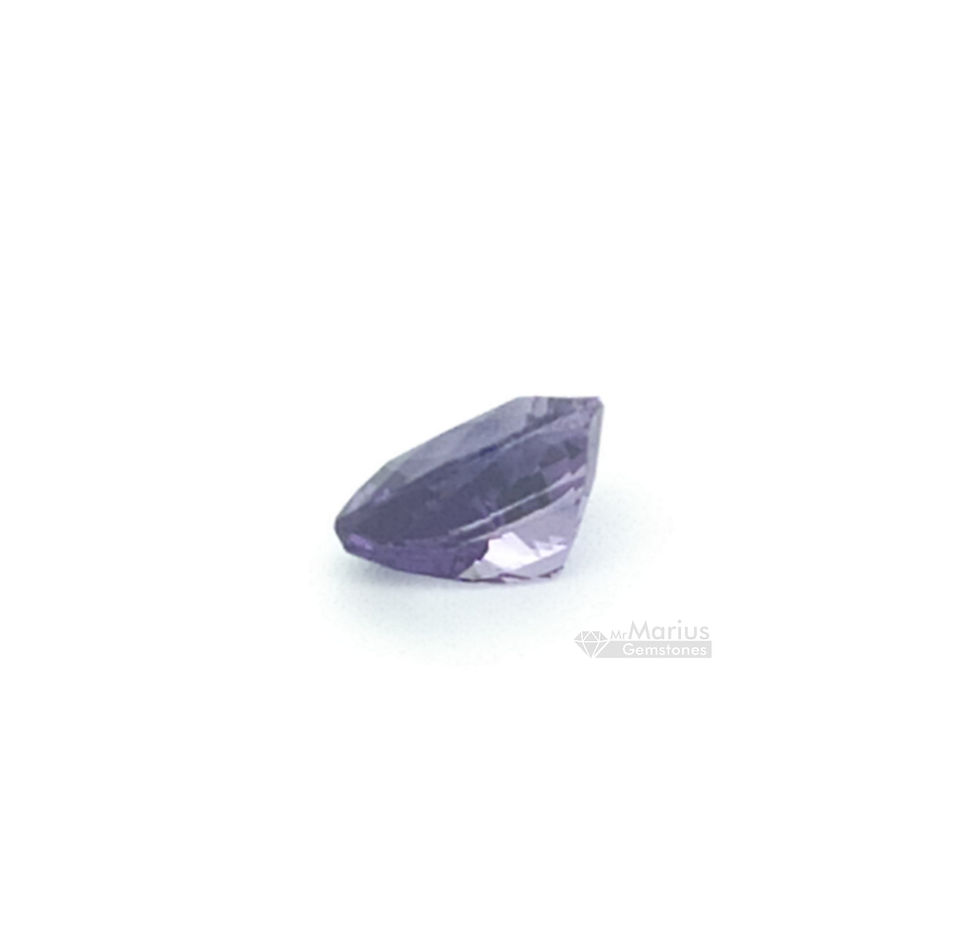 Greyish purple unheated sapphire 0,58 ct. Pear shaped cut. side view.