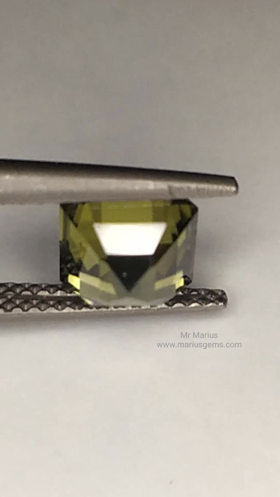 Thumbnail: Brownish green zircon 2,38 ct.