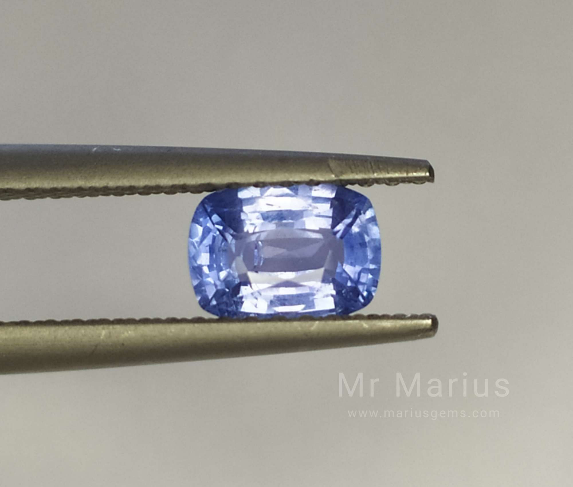 Blue sapphire 0,79 ct.