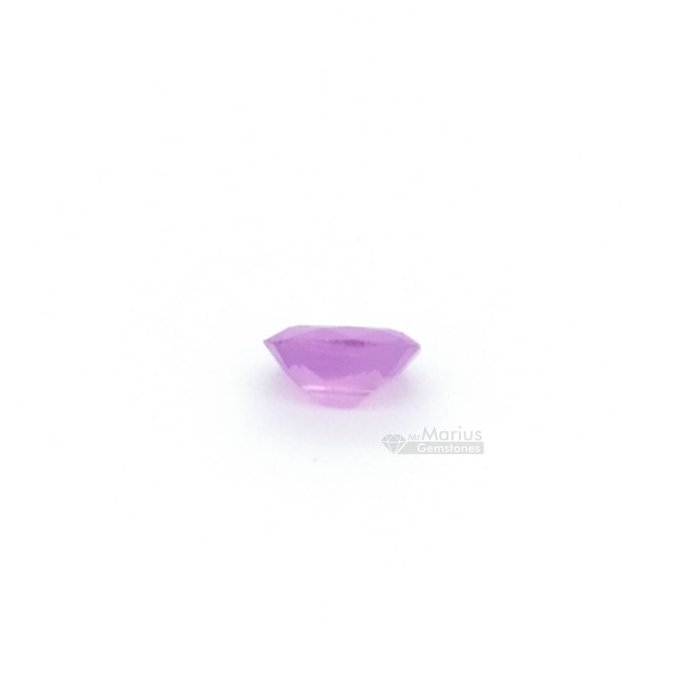 Milky pink unheated sapphire 0,30 ct.