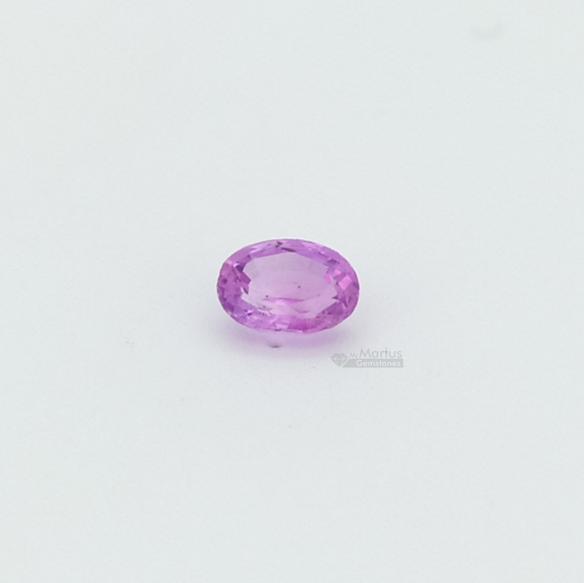 Pink unheated sapphire 0,48 ct. Oval cut.