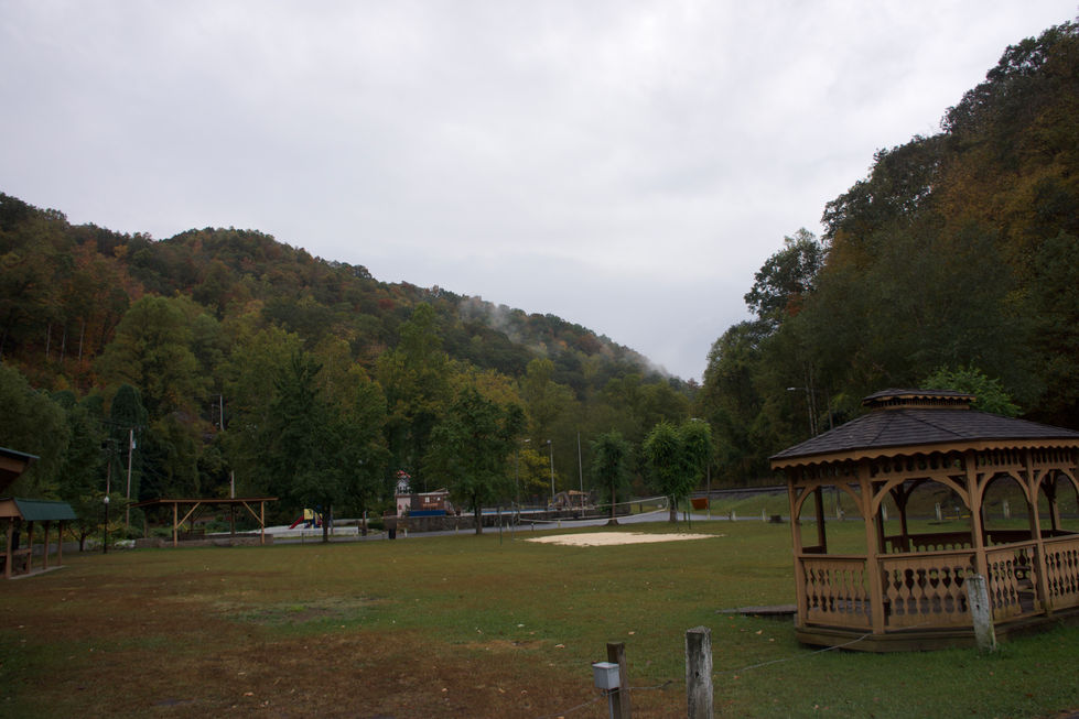 Views of the existing Linkous Park3B52F11F895E_1_100_o