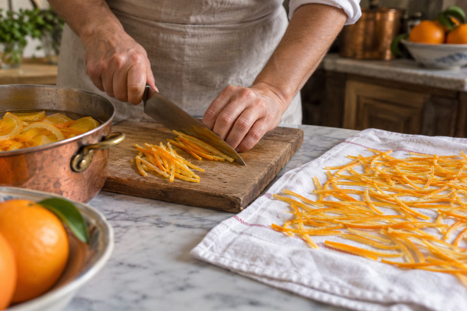 Cutting the blanched peel into fine threads