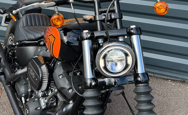 STREET BOB PROFILE 3/4