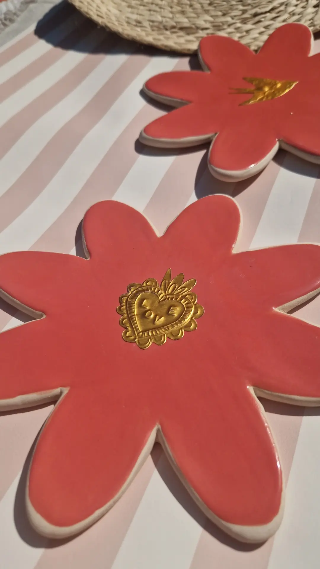 Marguerite rose corail "cœur ex-voto" diamètre 19cm