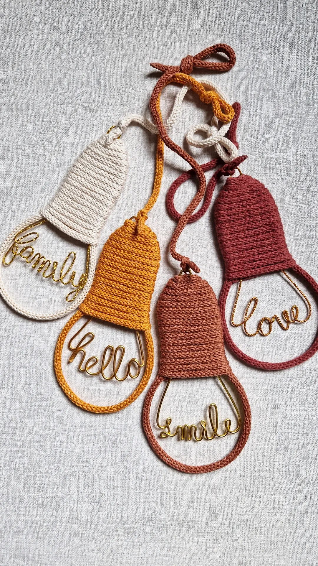 Ampoule en tricotin crème "family" filaire ciselé doré 