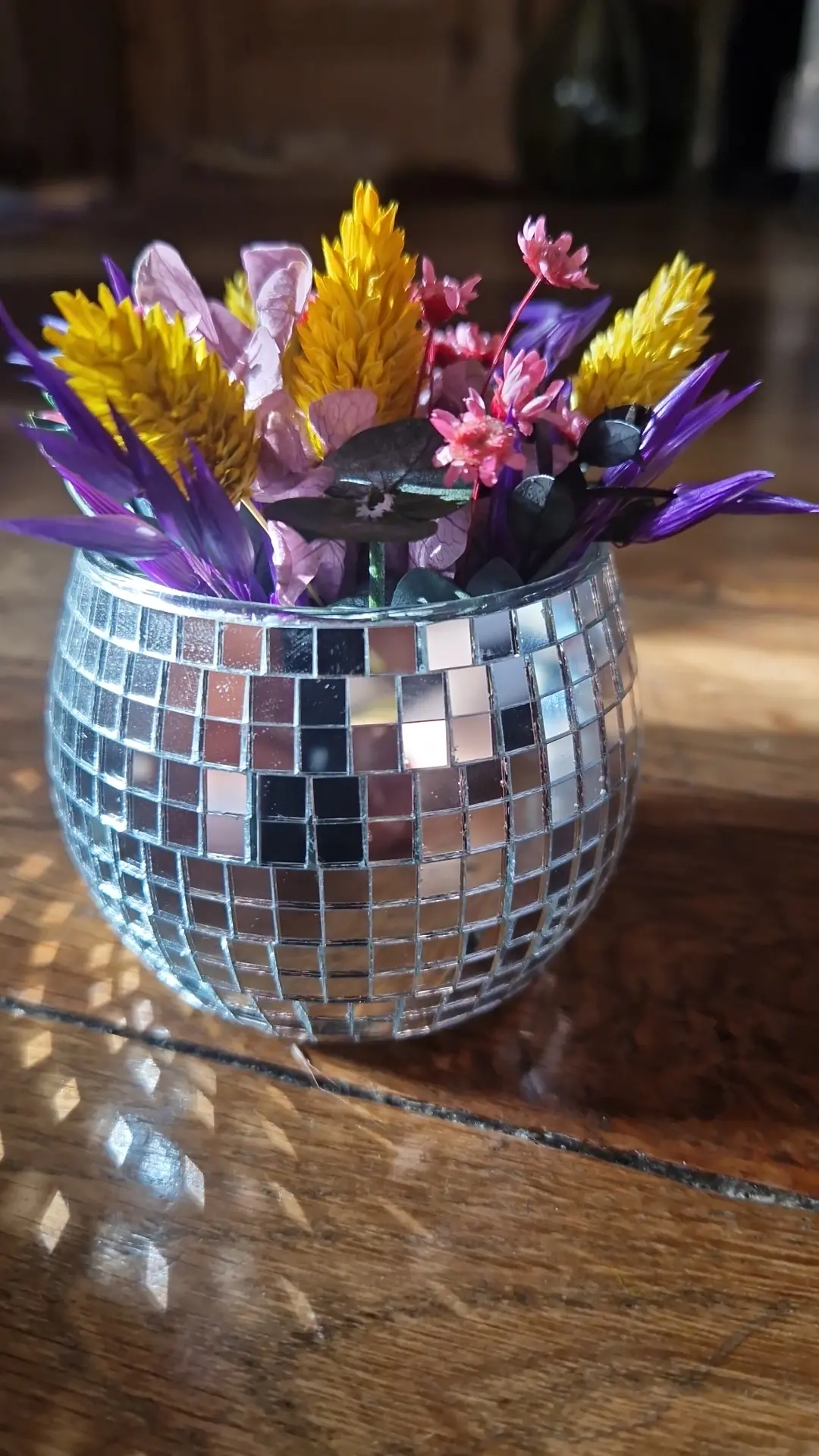 Petit vase boule disco "eucalyptus/moutarde/mauve/rose"