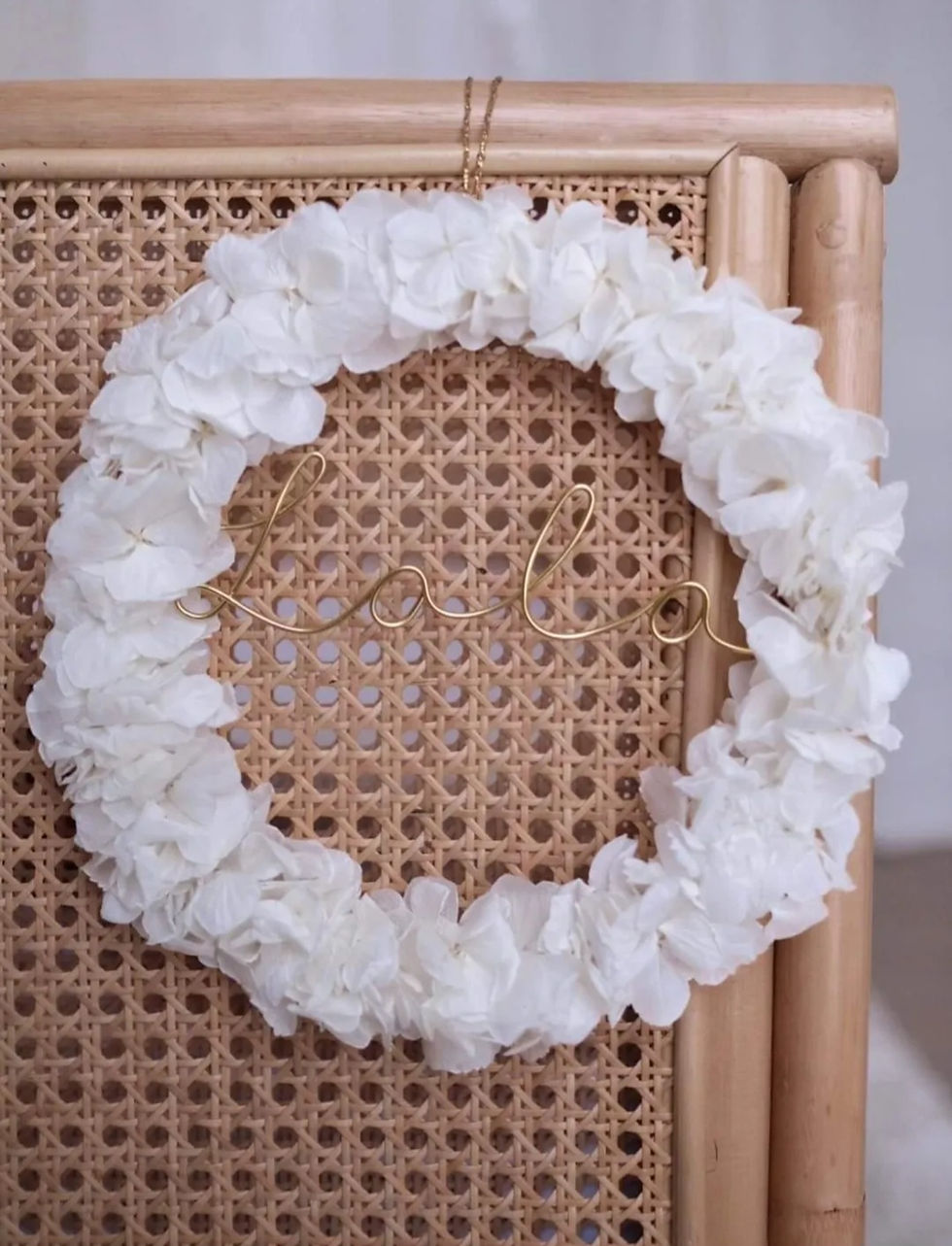 Miniature : Couronne d'hortensias blanc PERSONNALISABLE (prénom 6 LETTRES MAX) diamètre 20cm