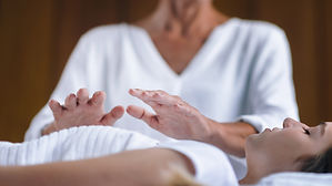 Professional Reiki healer doing Reiki tr