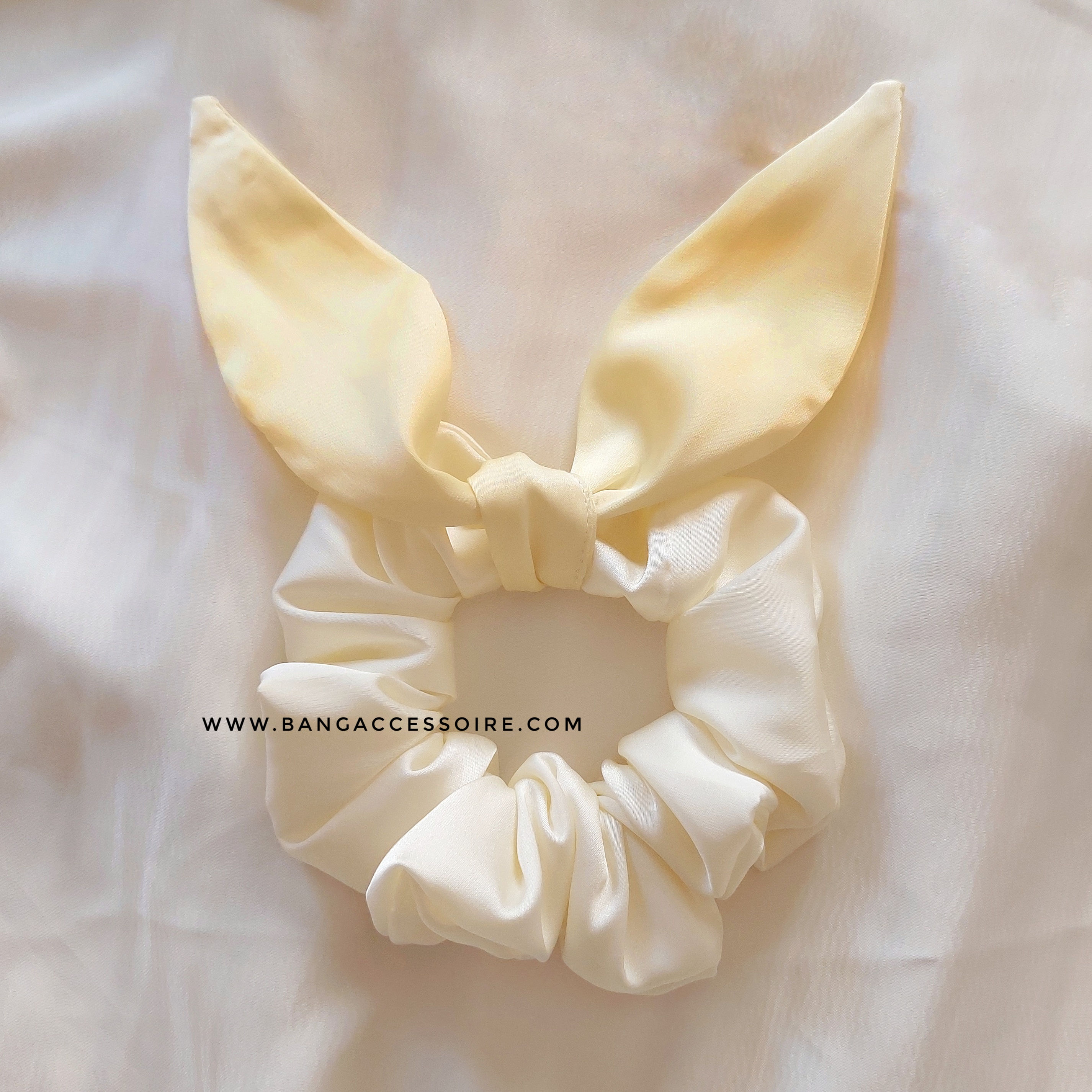 Chouchou Blanc Nœud Jaune ( Satin de soies )