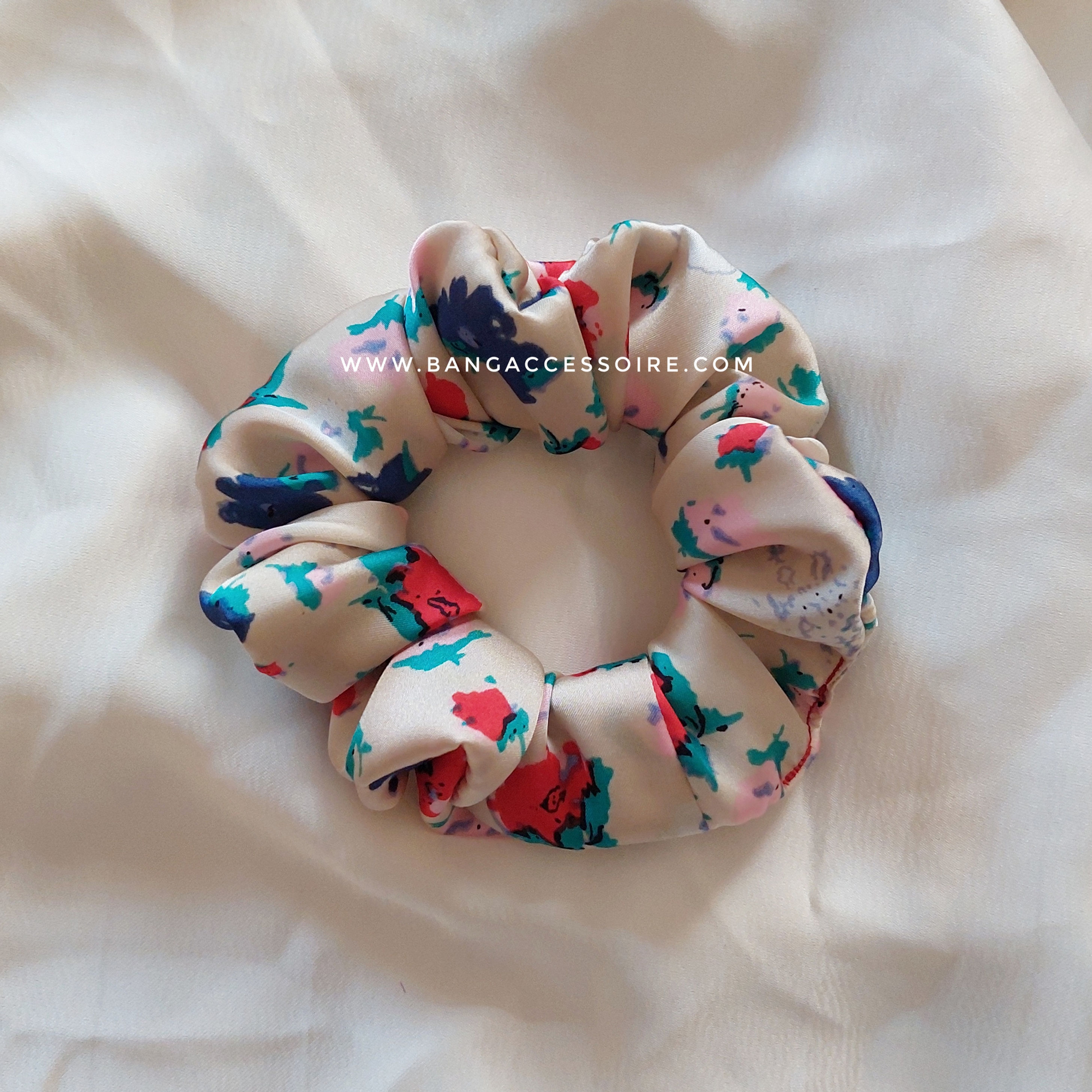 Chouchou à motif floral rouge ( Satin de soies )