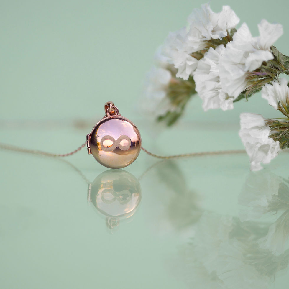 Medailón z 14-karátového ružového zlata so symbolom nekonečna