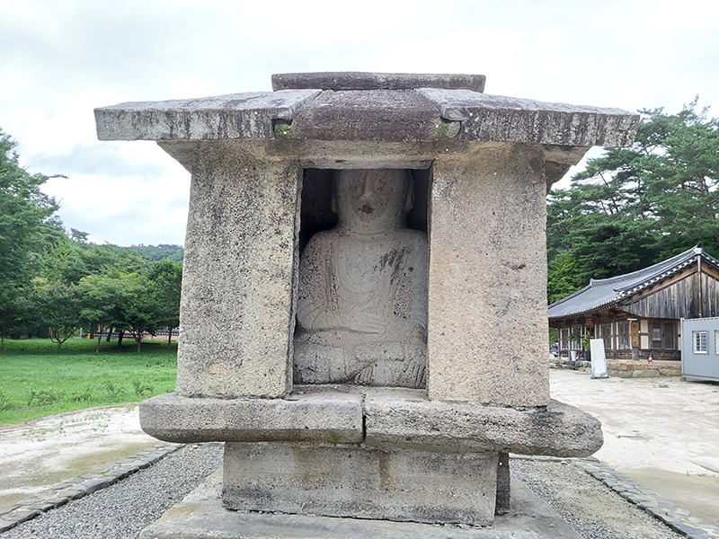 A simple stone Buddha Pagoda