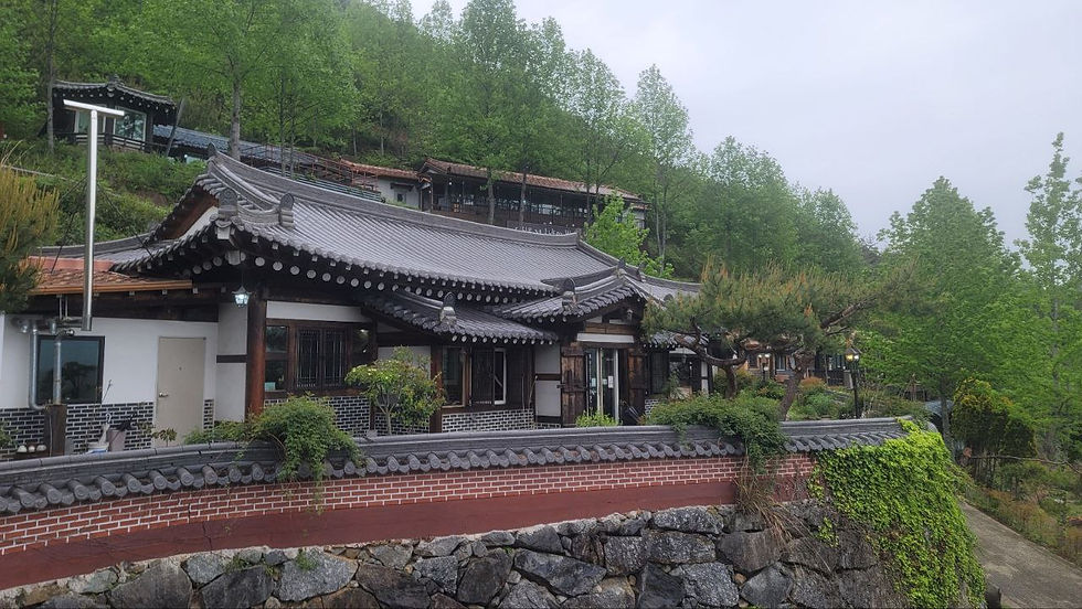 Exterior view of Yangtangguk coffeeshop.