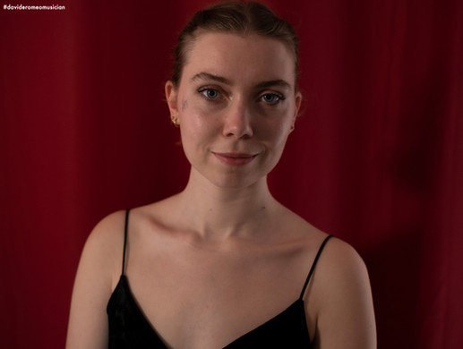 Eva Trimaille - Classical singer - Photo shoot - Private Place - 25th of September 2023 - half body - red background 3