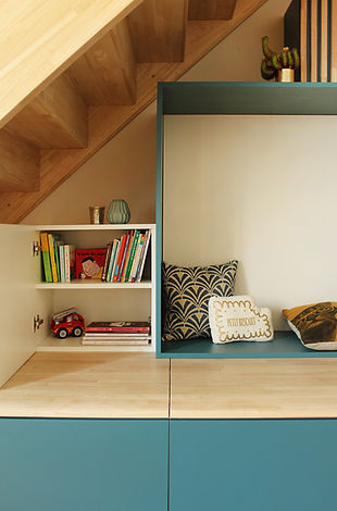 REV_DESIGN_D_ESPACE_mobilier-sur-mesure-sous-escalier-banquette-44-Nantes-7.jpg