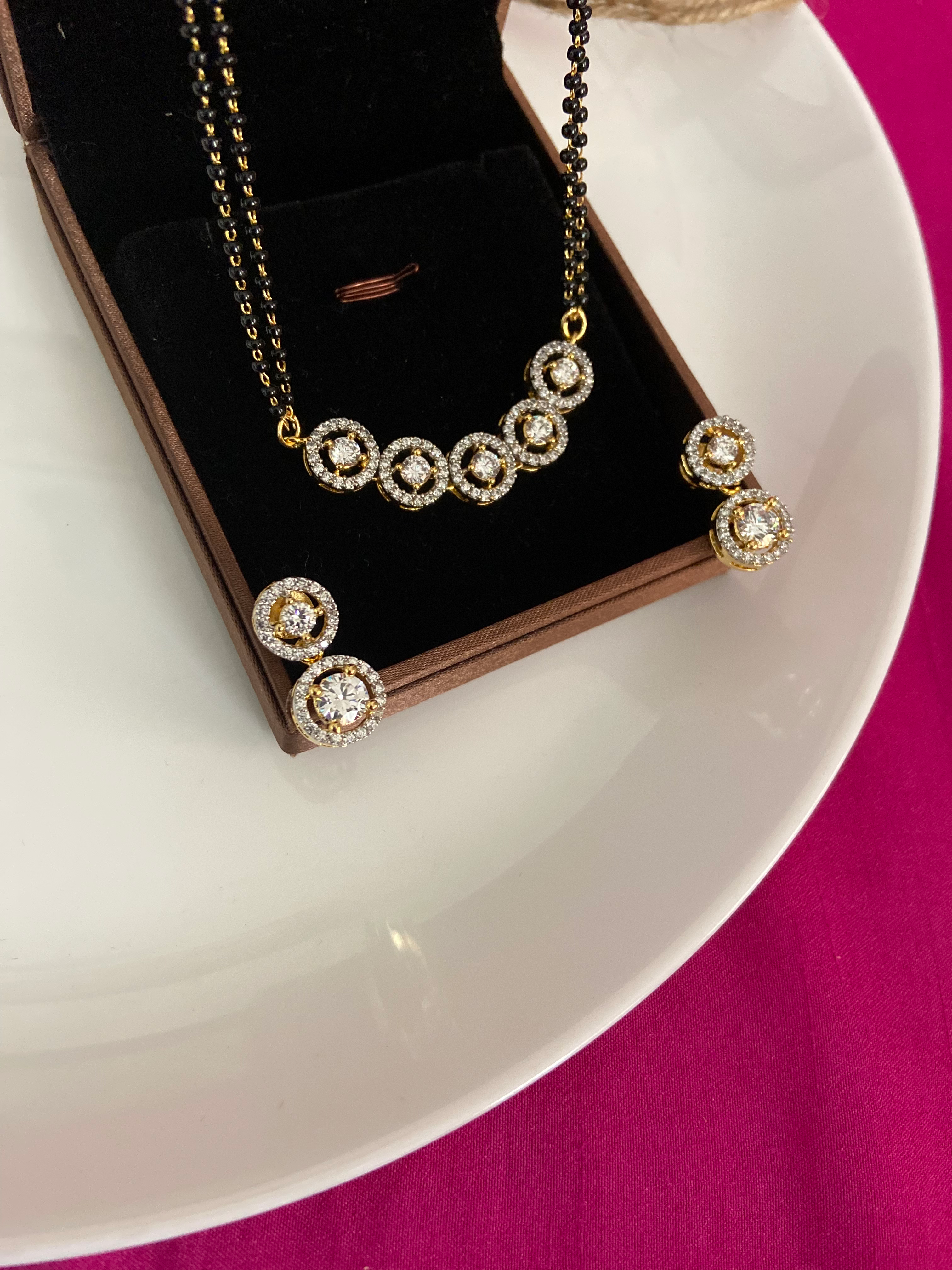 Round Series Mangalsutra Pendant Set