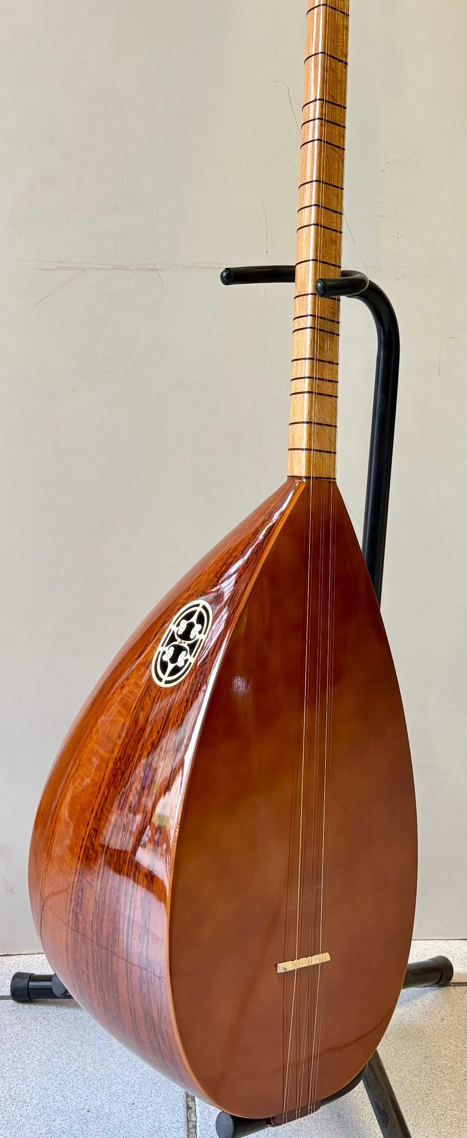 Jak Girişli Kısa Sap Dut Bağlama