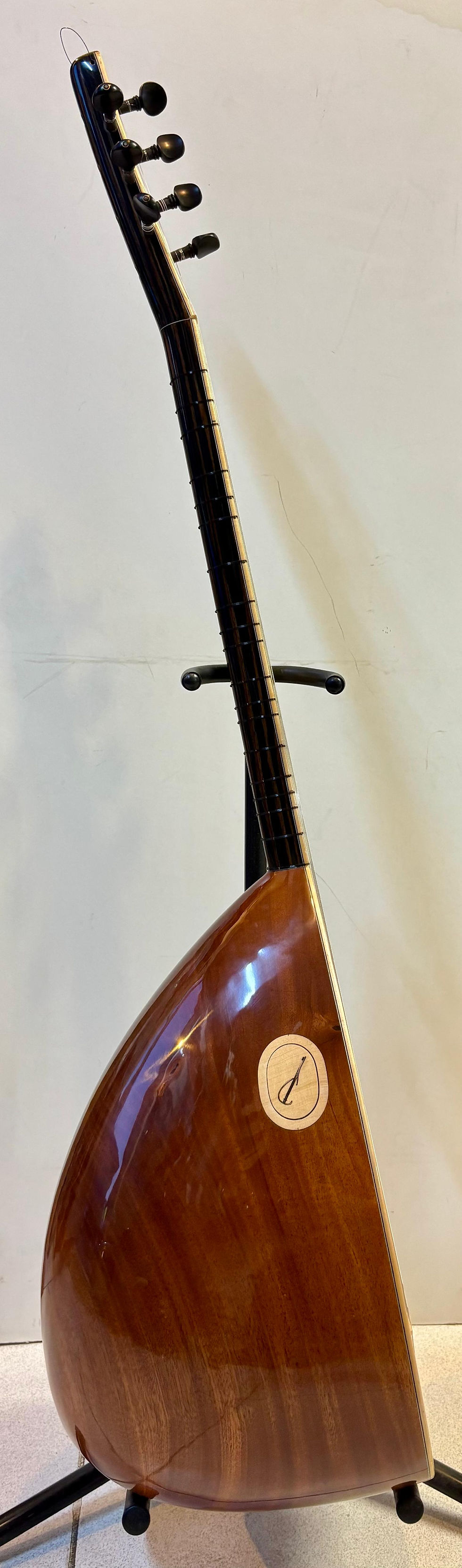 Küçük resim: Tam Profesyonel Kısa Sap OYMA Maun Bağlama