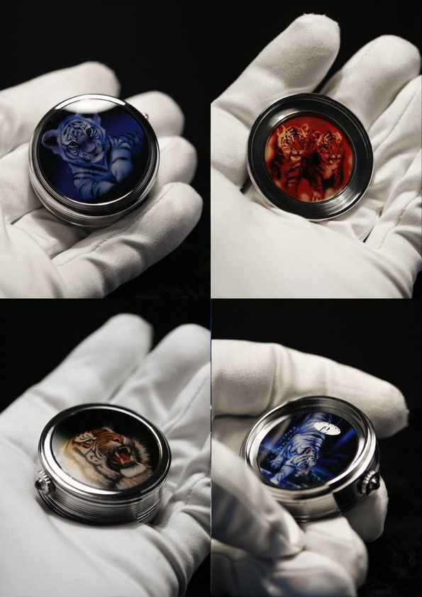 Miniaturbild: Angular Momentum Five Tiger Pill Box Timepiece