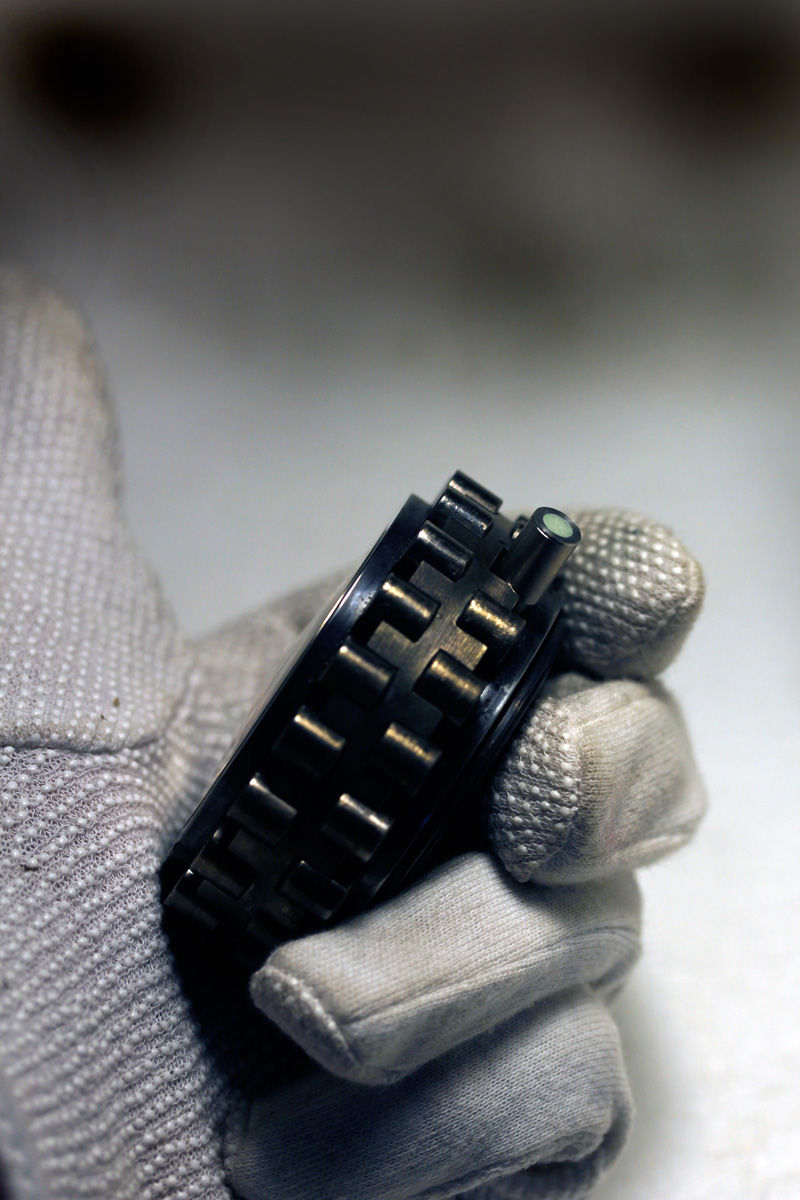 Miniaturbild: Angular Momentum UFO Table clock or pocket Watch has landet