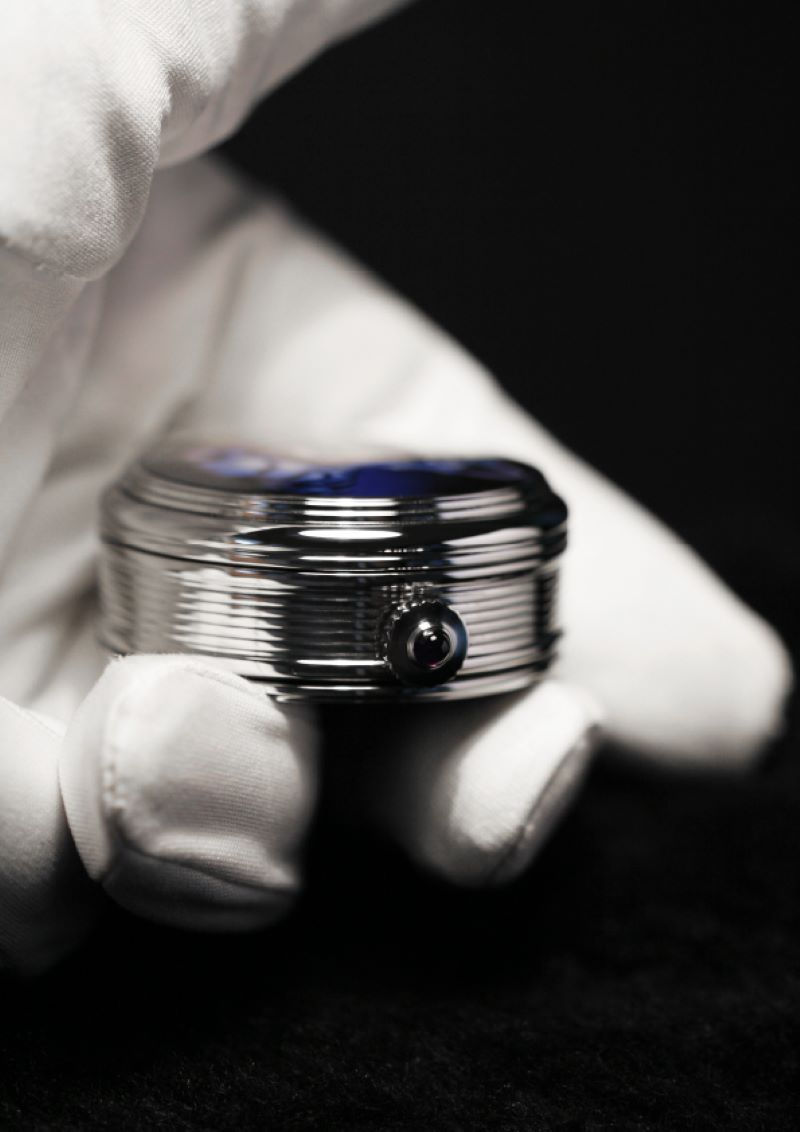 Miniaturbild: Angular Momentum Five Tiger Pill Box Timepiece