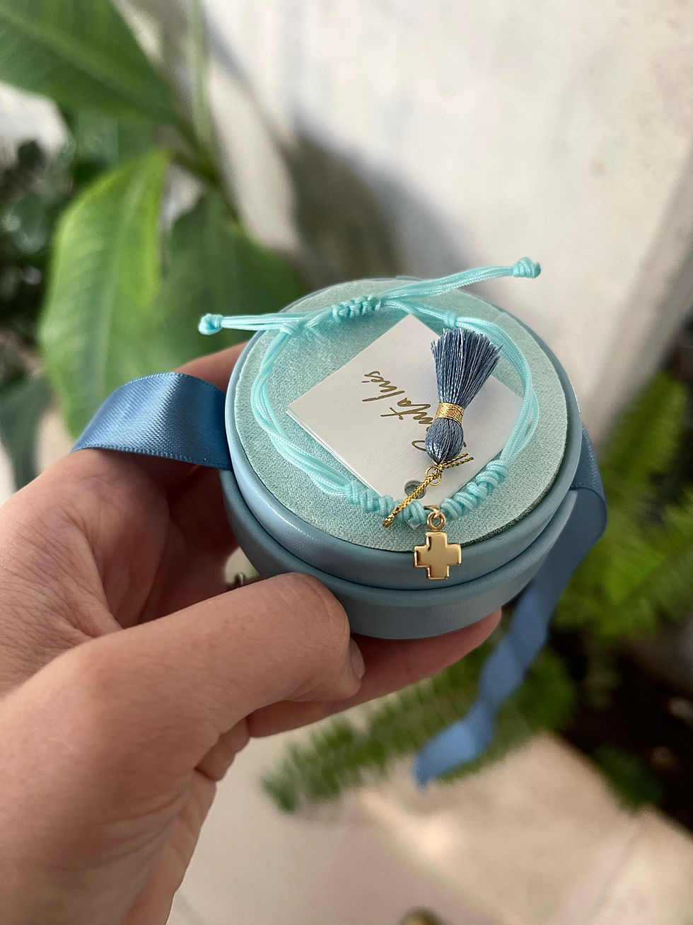 Miniatura: Hilito con dije de cruz inflada 