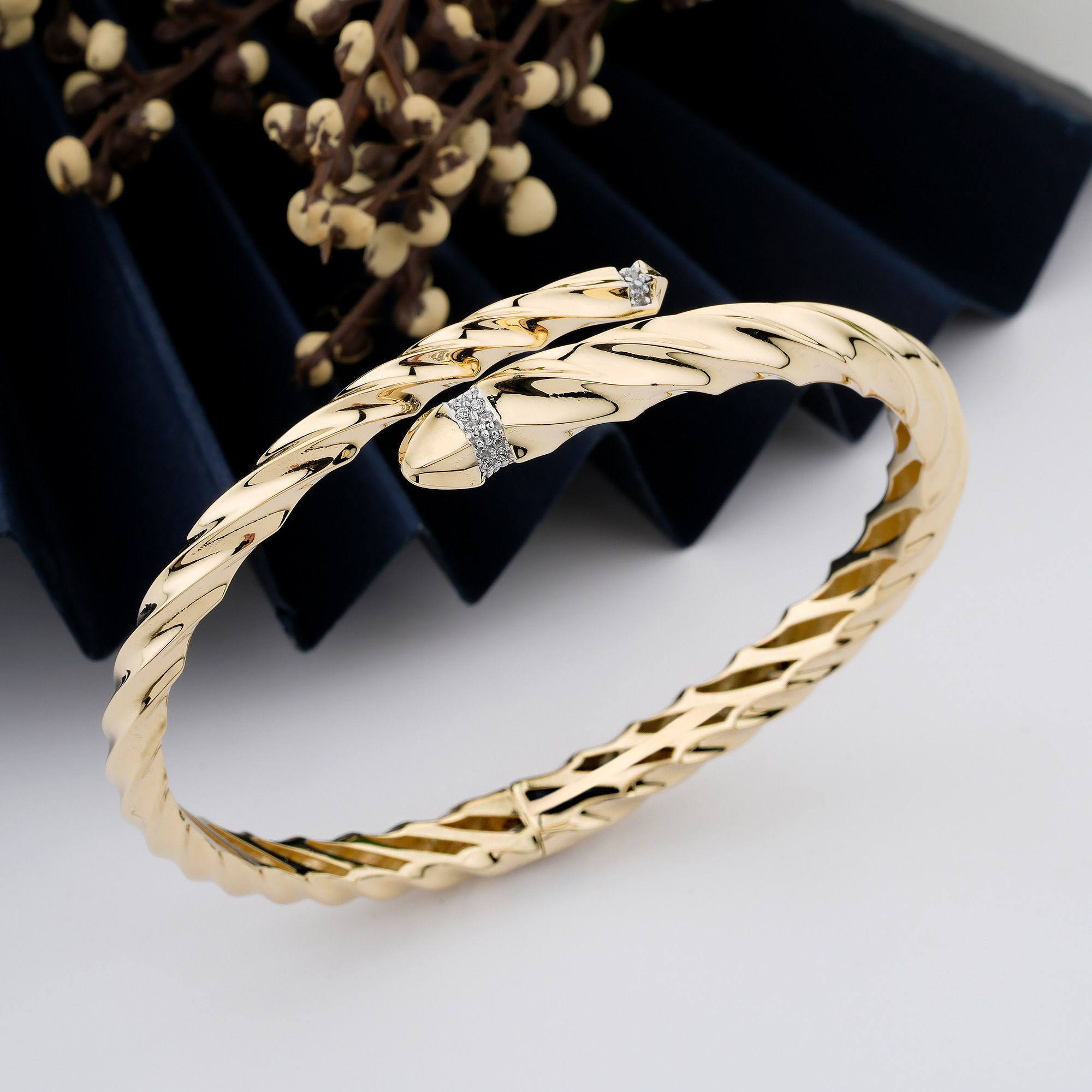 Serpentina Diamond Bangle