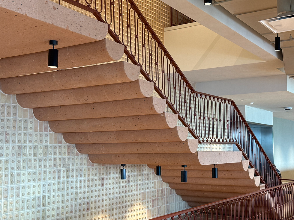 Escaleras en oficina
