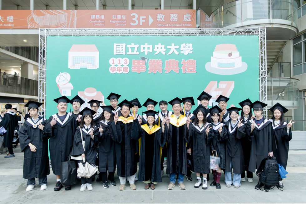 理學院祝113學年度畢業生「鵬飛鷹揚、才高志大」