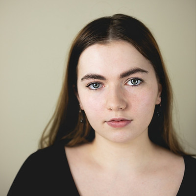 Zoie Headshot.jpg