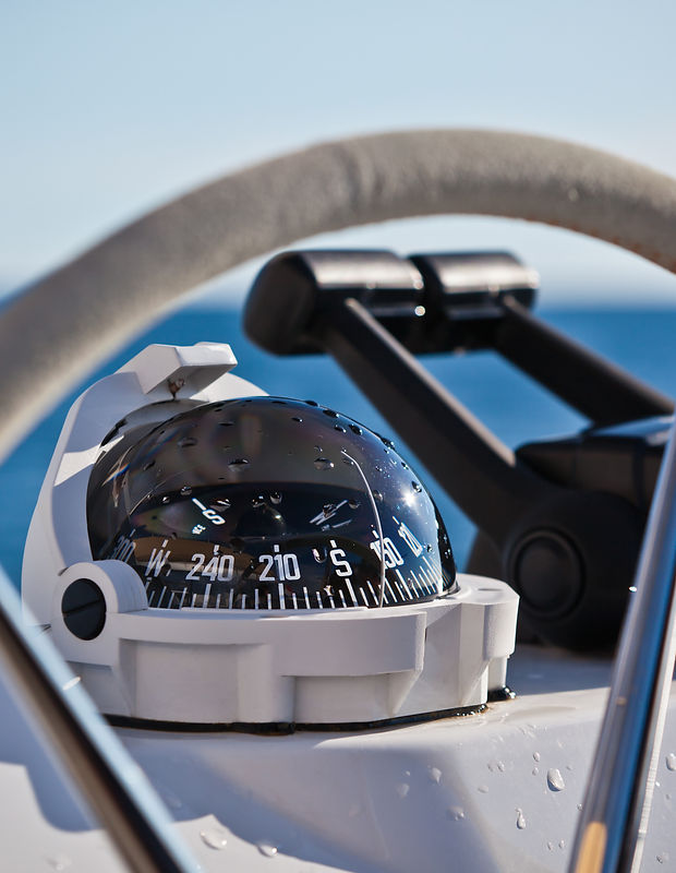 Sailingyachtcontrolwheelandimplement.jpg