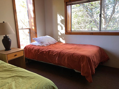 Lodge with two twin beds