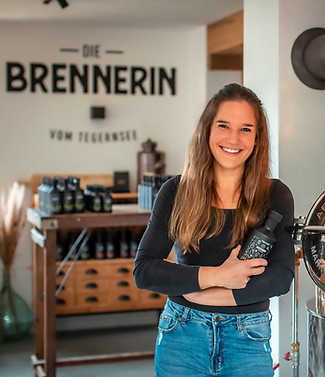 Christina die Besitzerin der Brennerei