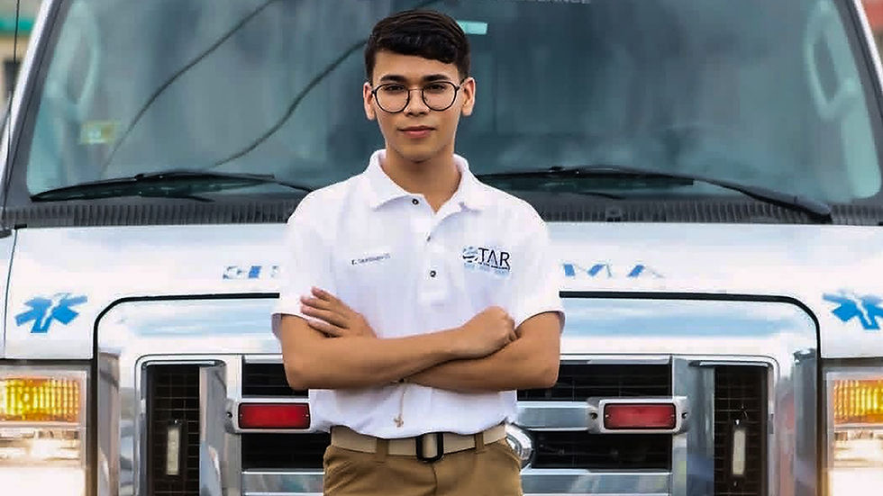 Kenneth Santiago, el periodista que cambió las palabras por acciones y sigue salvando vidas